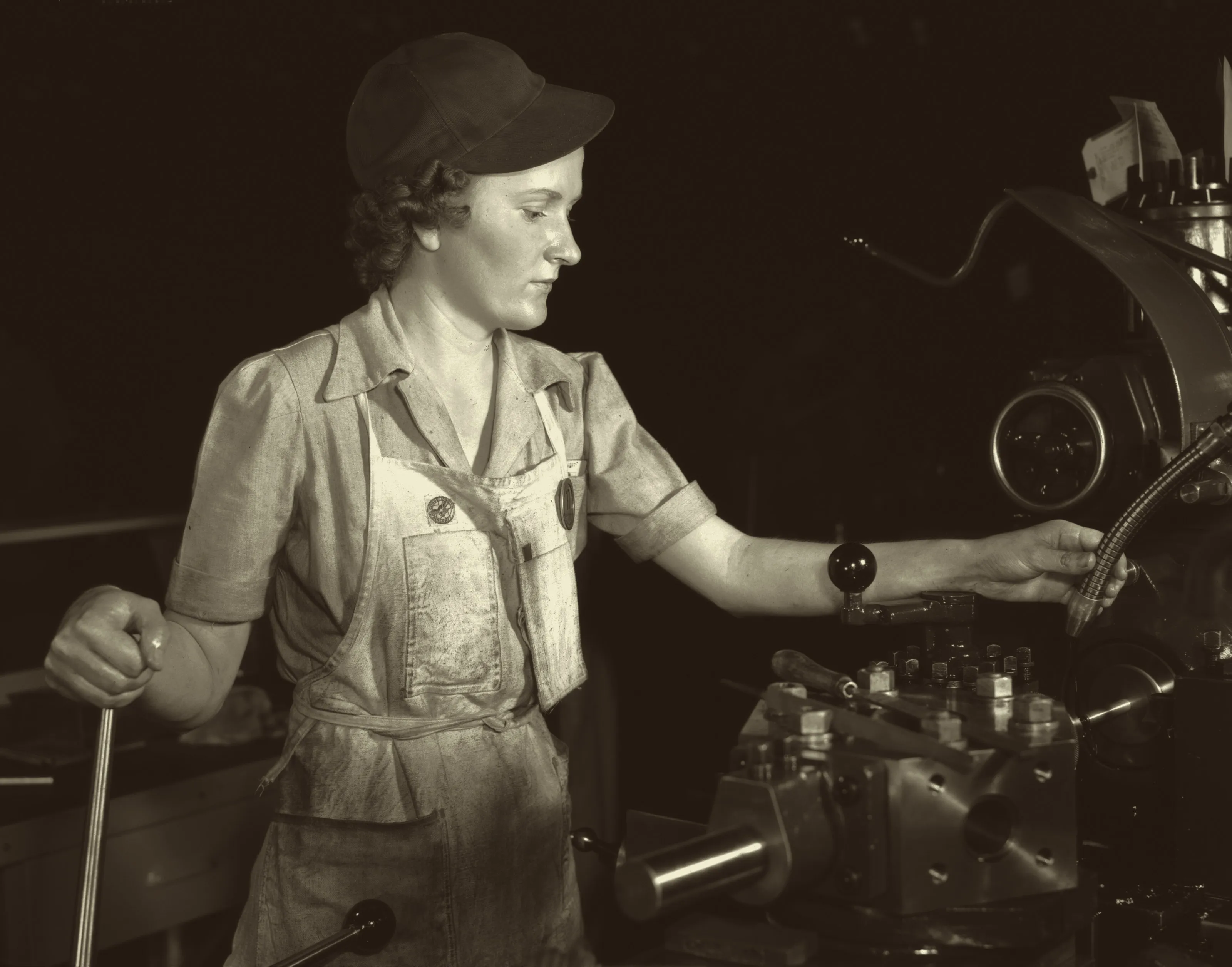 Machinist reaming tools on a lathe, Office of War Information photograph, October 1942